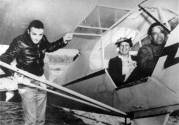 first-lady-eleanor-roosevelt-insisted-on-flying-with-a-black-pilot-in-tuskegee